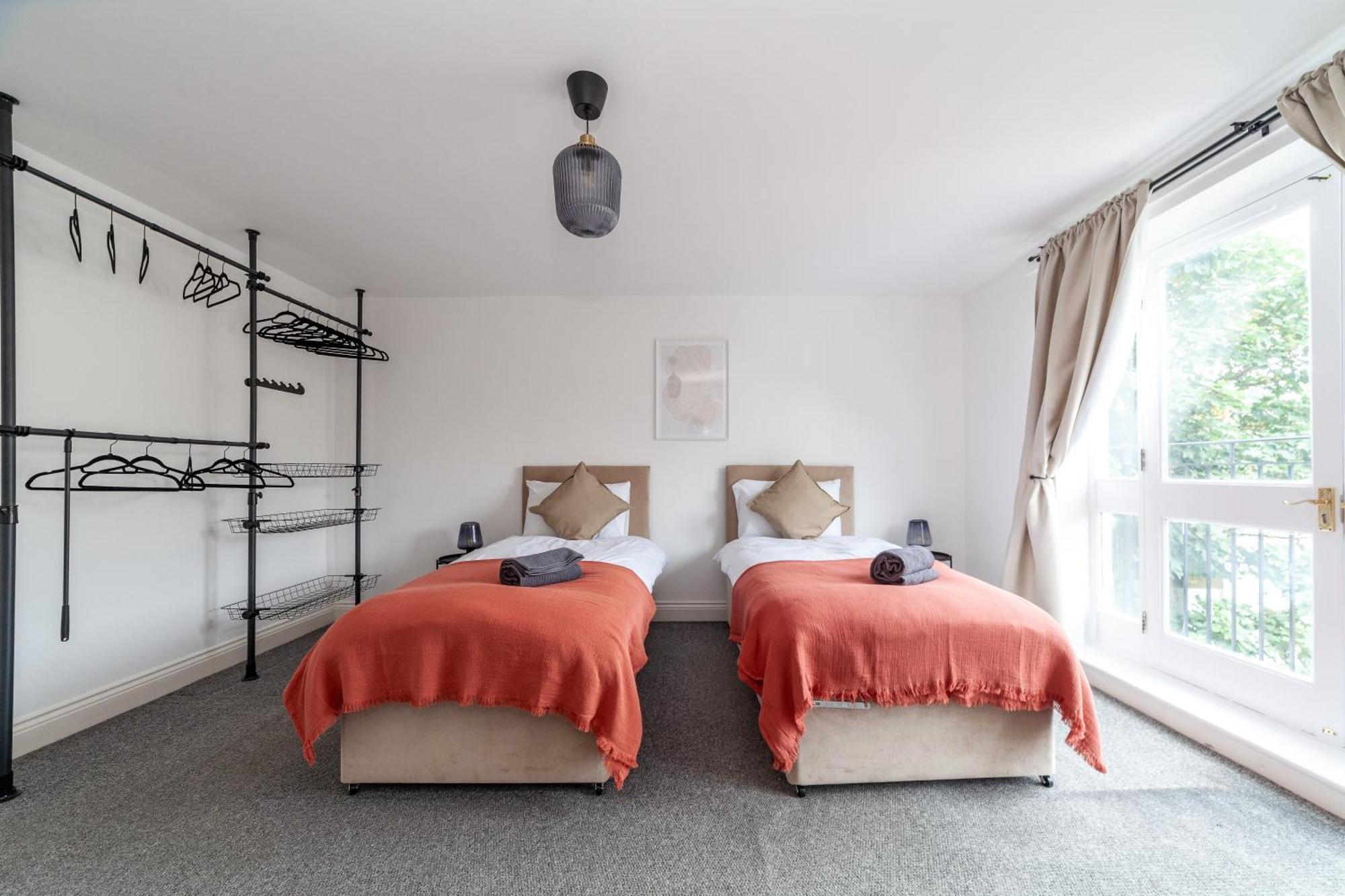 Arte Stays Serviced Houses Stratford - 3 Bedrooms 2 Bathrooms Houses London, Stratford, Maryland, Free Parking, Garden, Weekly Or Monthly Stays - Up To 8 Guests Ngoại thất bức ảnh