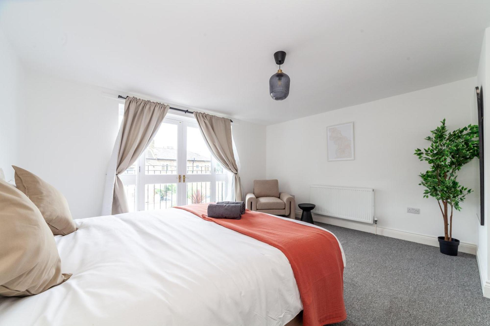 Arte Stays Serviced Houses Stratford - 3 Bedrooms 2 Bathrooms Houses London, Stratford, Maryland, Free Parking, Garden, Weekly Or Monthly Stays - Up To 8 Guests Ngoại thất bức ảnh