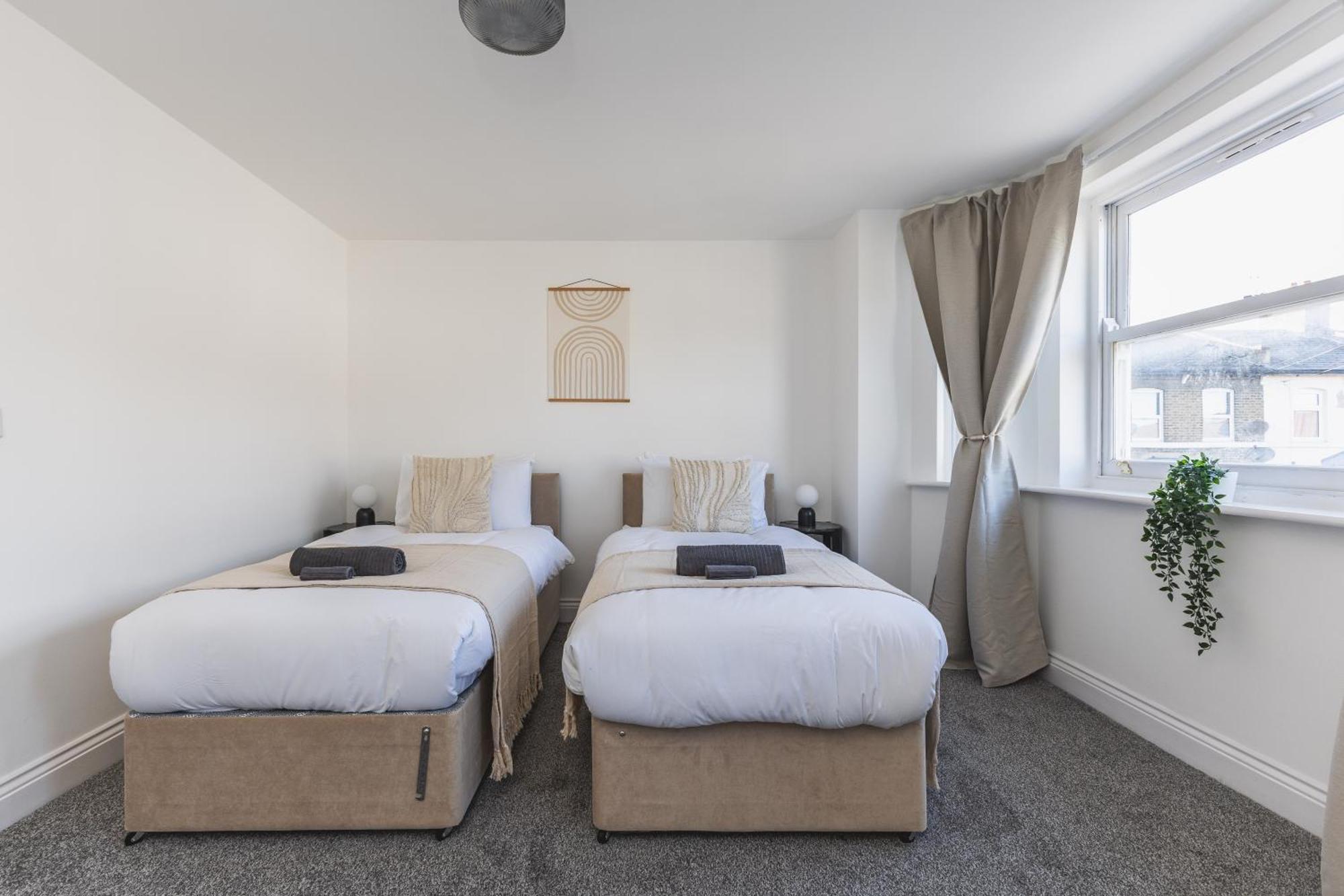 Arte Stays Serviced Houses Stratford - 3 Bedrooms 2 Bathrooms Houses London, Stratford, Maryland, Free Parking, Garden, Weekly Or Monthly Stays - Up To 8 Guests Ngoại thất bức ảnh