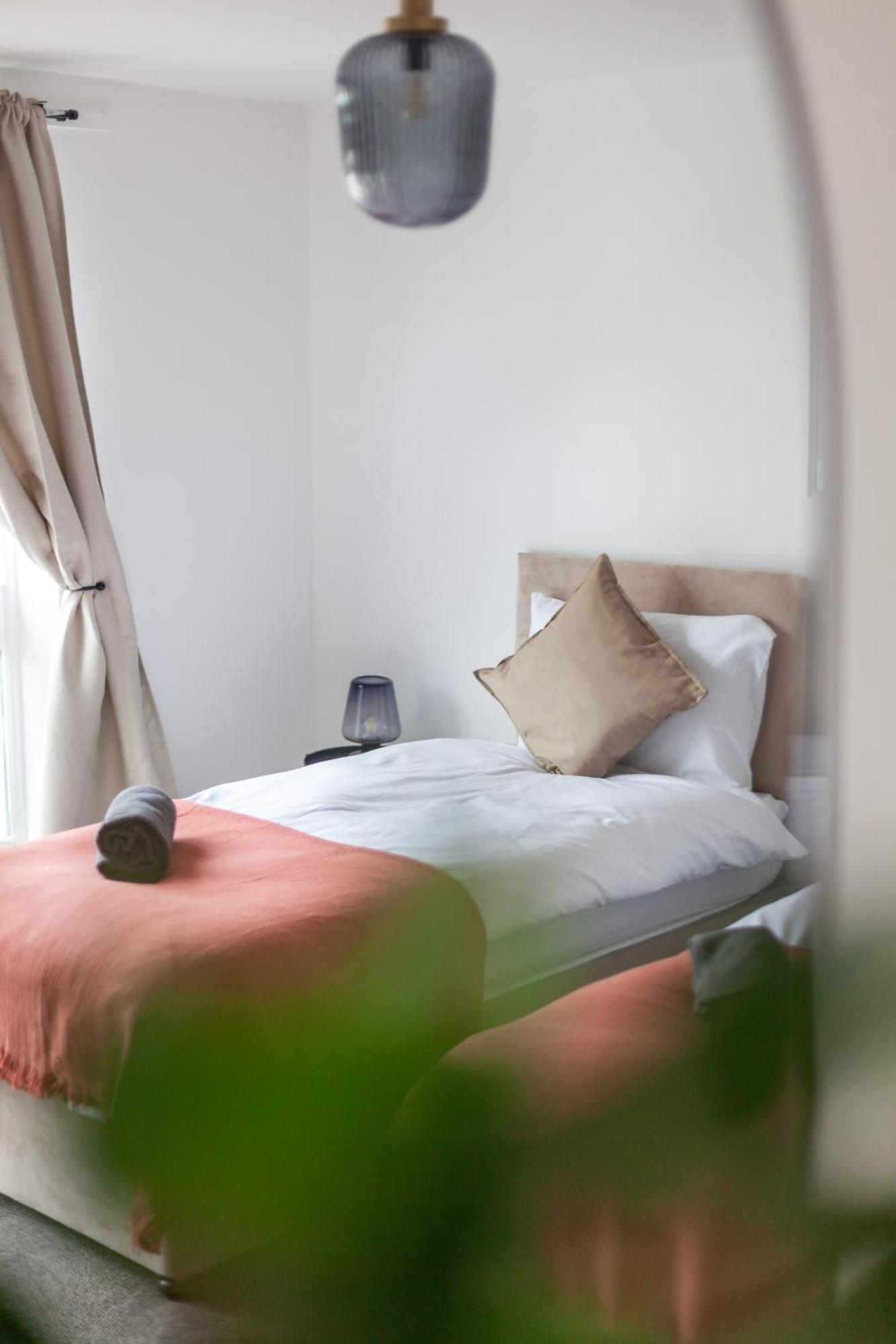 Arte Stays Serviced Houses Stratford - 3 Bedrooms 2 Bathrooms Houses London, Stratford, Maryland, Free Parking, Garden, Weekly Or Monthly Stays - Up To 8 Guests Ngoại thất bức ảnh